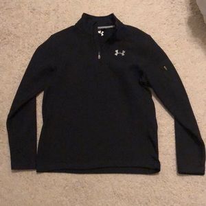 Mens UnderArmour black medium quarter zip with side pocket on sleeve.